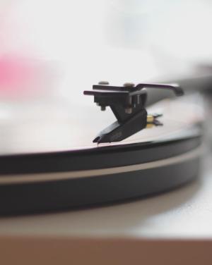 Jak ustawić amplituner stereo?